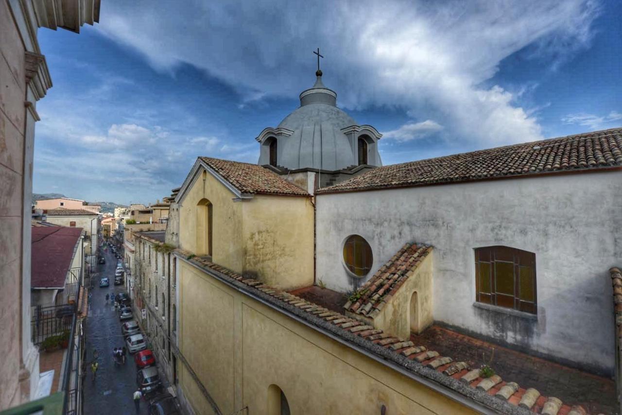 Domus D'Angelo B&B Формия Экстерьер фото